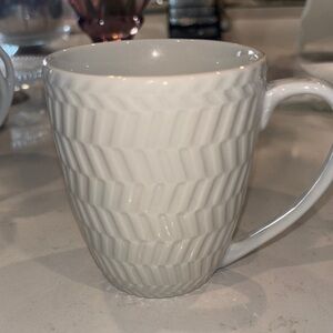 Elle White Sculptural Ceramic Mug – Modern Wavy Textured Coffee Cup  EUC